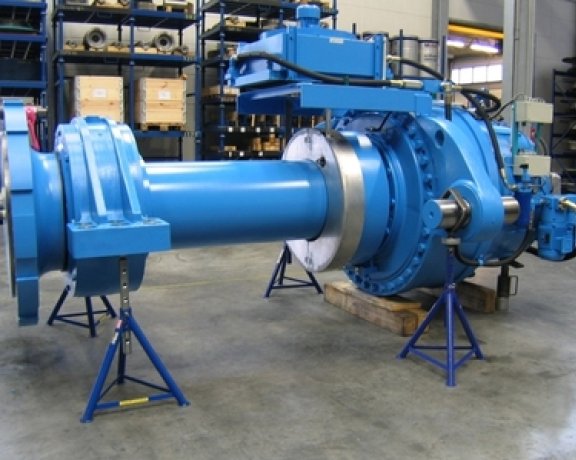Rotor shaft with bearing unit for GE 1.5