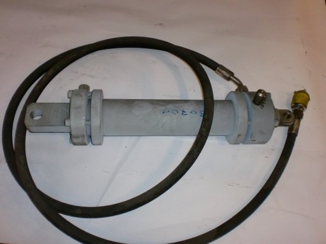 CYLINDRE HYDRAULIQUE POUR LM 23.2