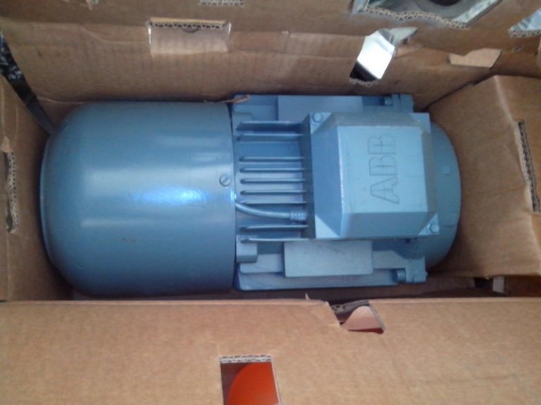 Moteur ABB M2ARS 100LC-6 925 tr/min 2.2kw 3A a 690v 50 Hz