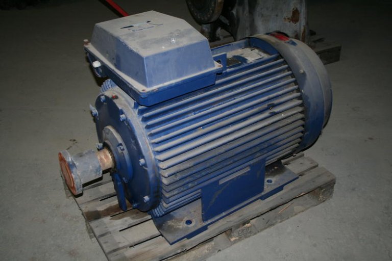 Small generator for Vestas V66 300 kW