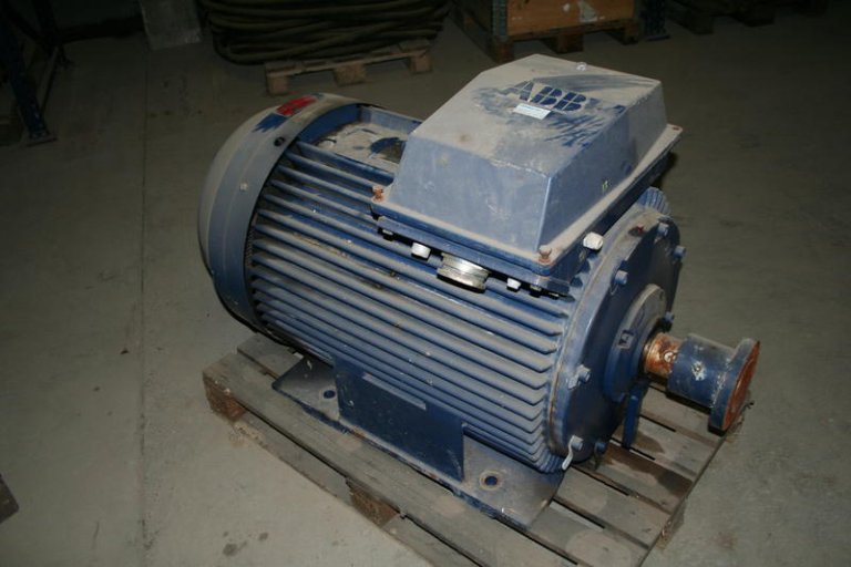 Small generator for Vestas V66 300 kW