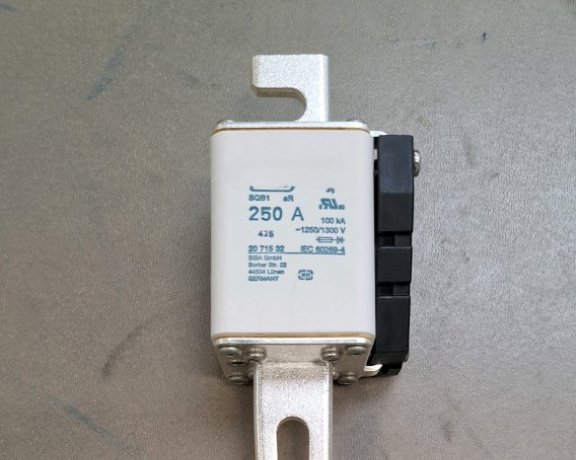 Fuse 250A 1250VAC GE standard PSC Blades <a href="/wind-turbine-brands/siemens-wind-turbine-parts-repairs" hreflang="en">Siemens</a> A9B10035519 Fuse 250A 1250VAC GE standard PSC Blades <a href="/wind-turbine-brands/siemens-wind-turbine-parts-repairs" hreflang="en">Siemens</a> A9B10035519