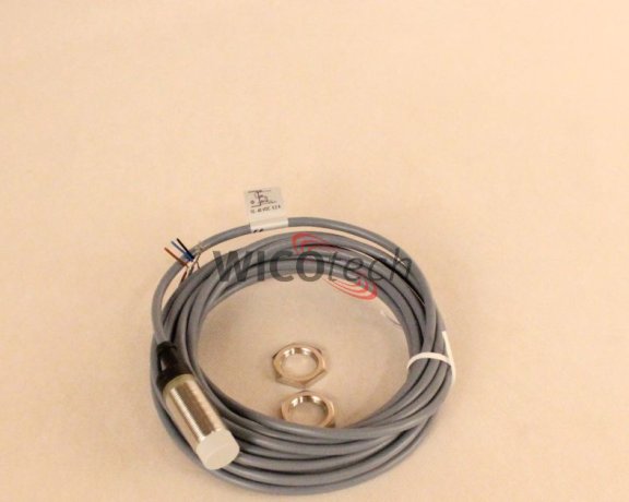 Proximity switch EI1808PPOSS1584